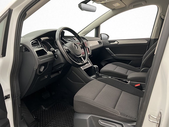Volkswagen Touran 11 of 27