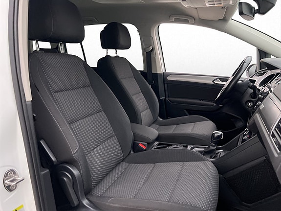 Volkswagen Touran 13 of 27