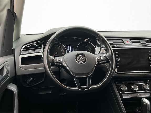Volkswagen Touran 12 of 27