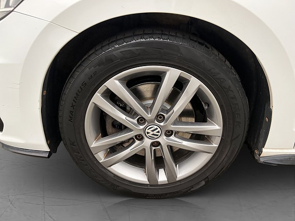 Volkswagen Touran 10 of 27