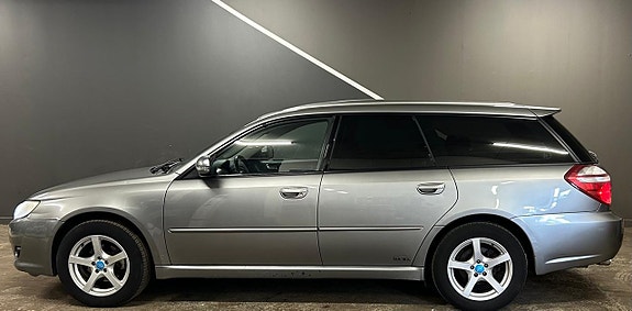 Subaru Legacy 5 of 17