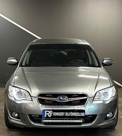 Subaru Legacy 2 of 17