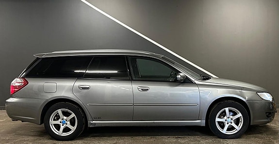 Subaru Legacy 7 of 17
