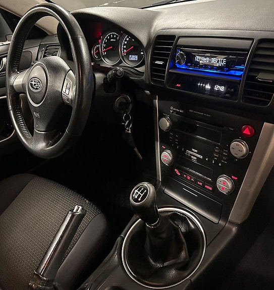 Subaru Legacy 9 of 17