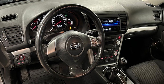 Subaru Legacy 13 of 17