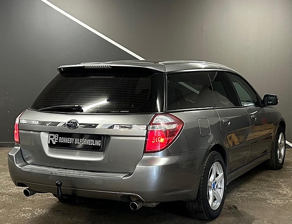 Subaru Legacy 6 of 17