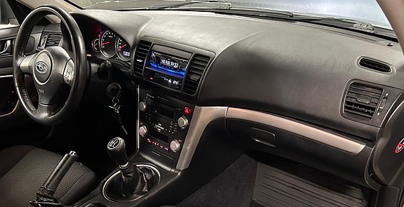 Subaru Legacy 10 of 17