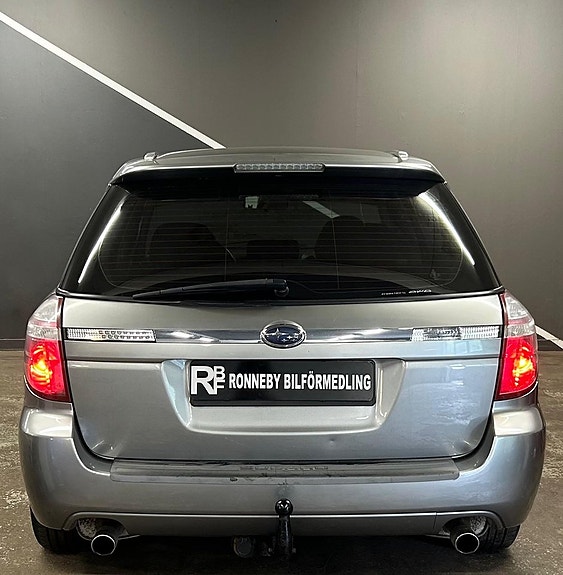 Subaru Legacy 8 of 17