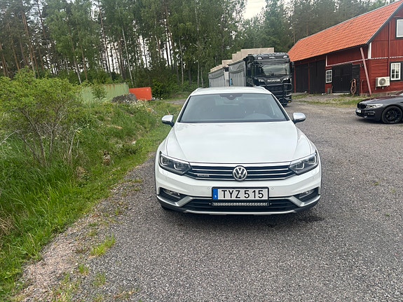 Volkswagen Passat Alltrack 12 of 12