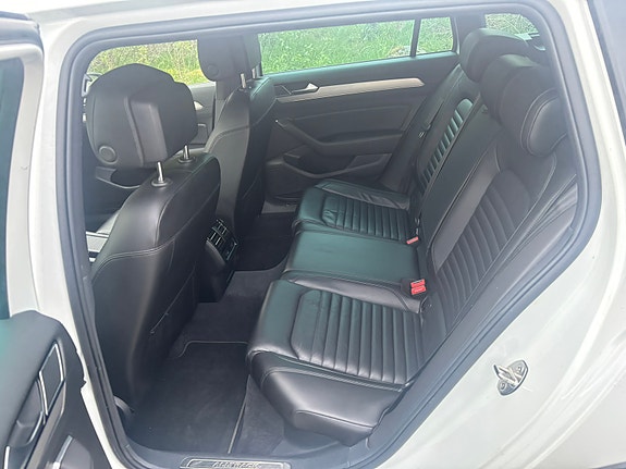 Volkswagen Passat Alltrack 7 of 12