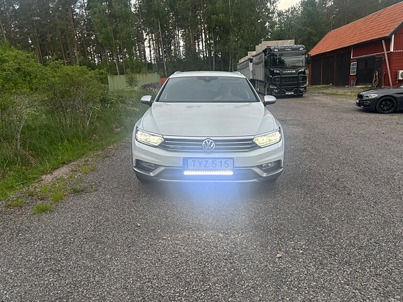 Volkswagen Passat Alltrack 11 of 12