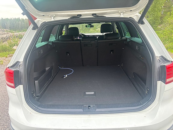 Volkswagen Passat Alltrack 10 of 12