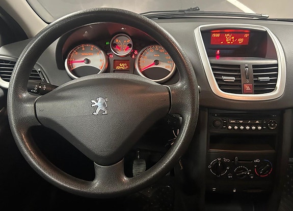 Peugeot 207 9 of 17