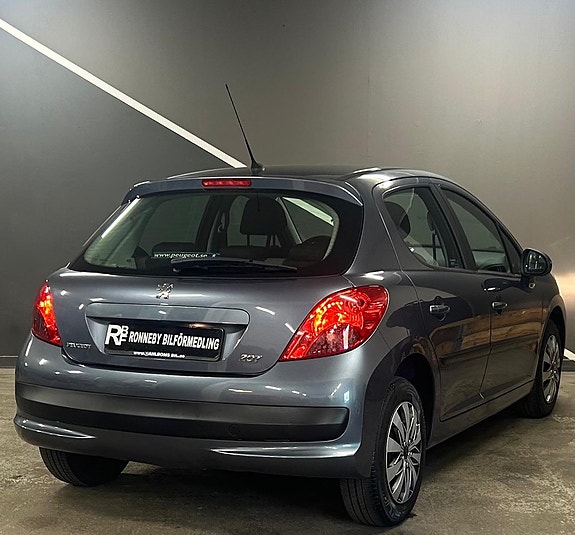 Peugeot 207 7 of 17