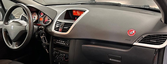 Peugeot 207 13 of 17