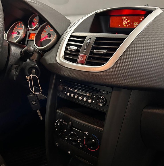 Peugeot 207 10 of 17