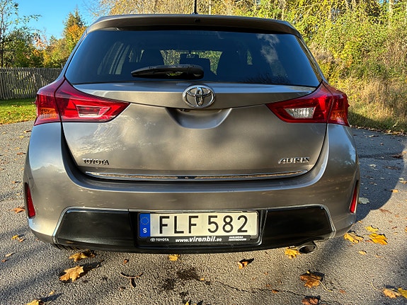Toyota Auris 3 of 9