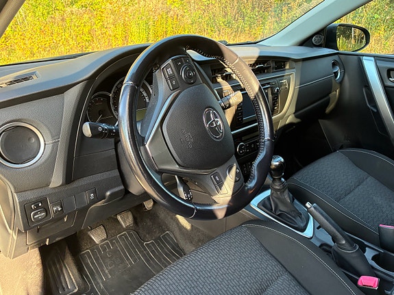 Toyota Auris 9 of 9