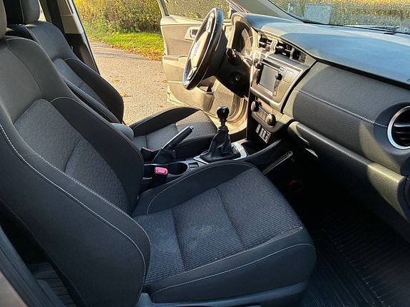 Toyota Auris 8 of 9