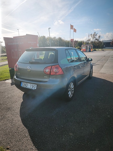 Volkswagen Golf V 2 of 18