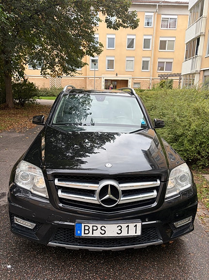 Mercedes-Benz GLK250 4 of 5