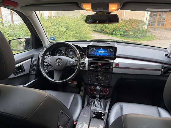 Mercedes-Benz GLK250 3 of 5