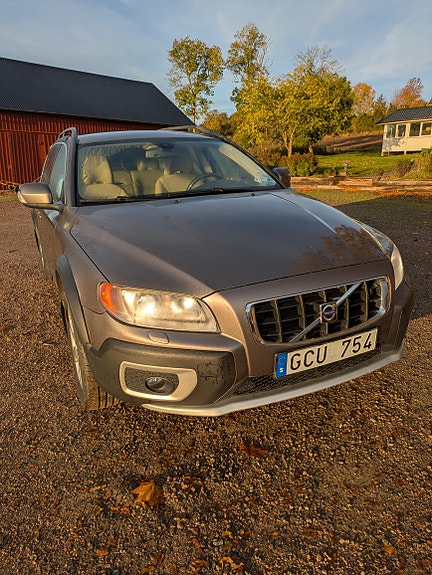 Volvo XC70 2 of 6