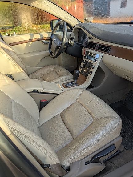 Volvo XC70 3 of 6