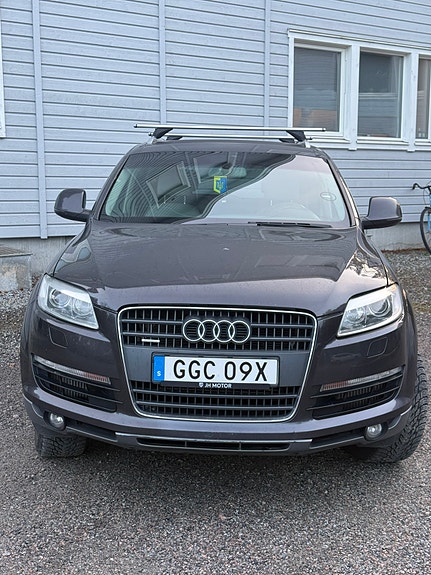 Audi Q7 3 of 6