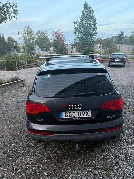Audi Q7 4 of 6