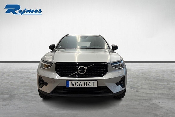 Volvo XC40 4 of 27