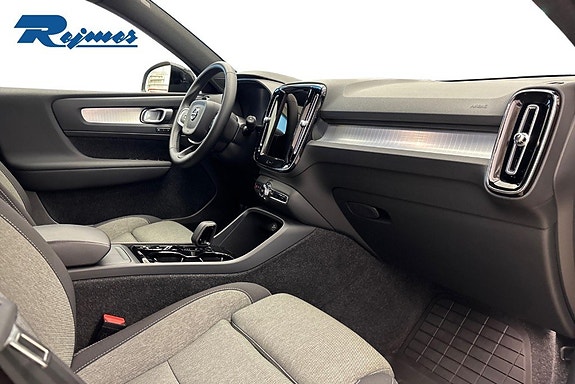 Volvo XC40 6 of 27