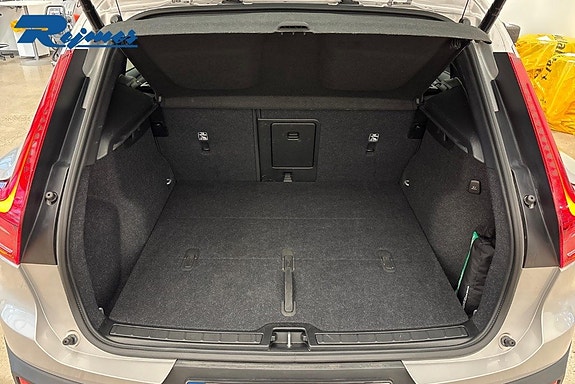 Volvo XC40 14 of 27