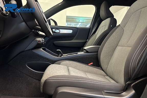 Volvo XC40 8 of 27