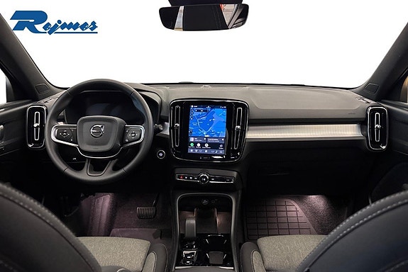 Volvo XC40 7 of 27
