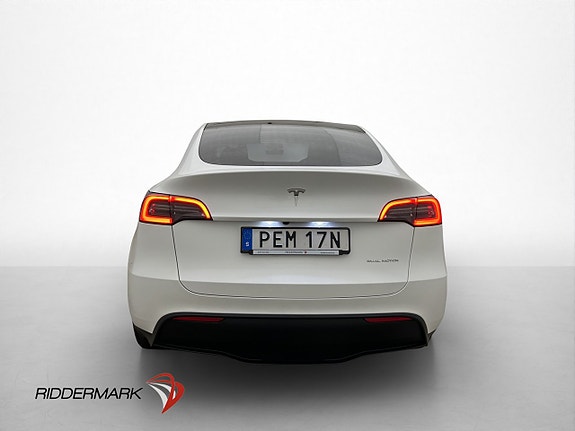 Tesla Model Y 8 of 30
