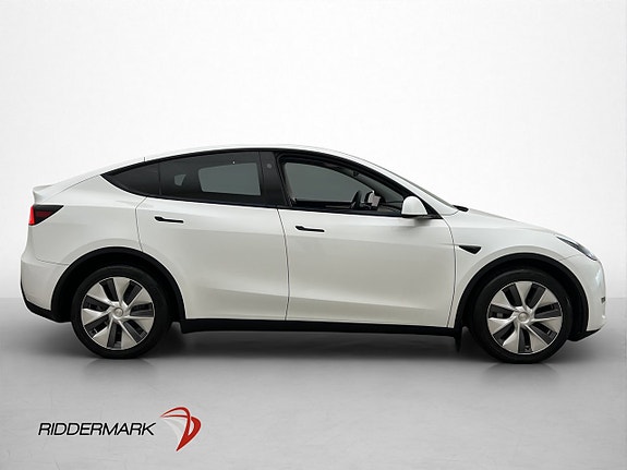 Tesla Model Y 10 of 30