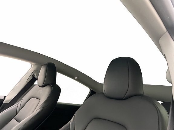 Tesla Model Y 12 of 30