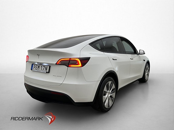 Tesla Model Y 9 of 30