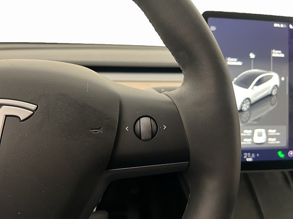 Tesla Model Y 18 of 30