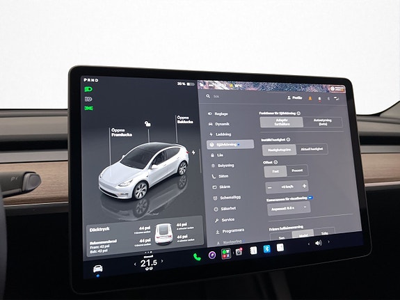 Tesla Model Y 24 of 30