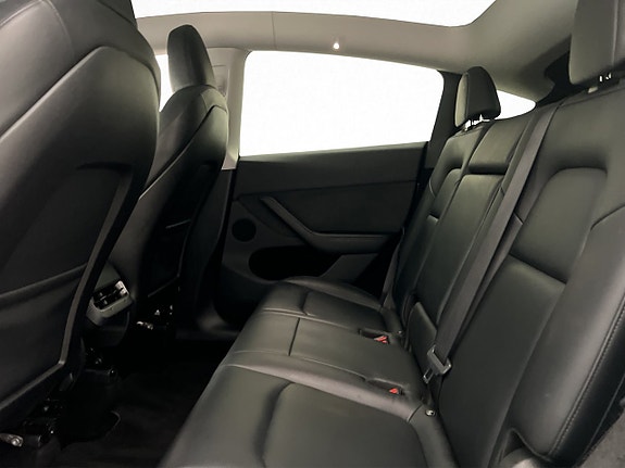 Tesla Model Y 15 of 30