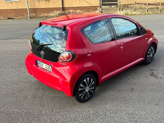 Toyota Aygo 3 of 11