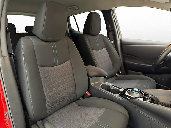 Nissan Leaf 25 of 30