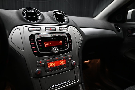 Ford Mondeo 14 of 24