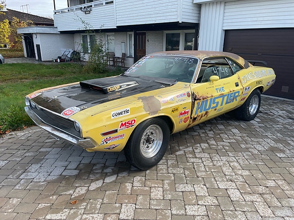 Dodge Challenger 2 of 8
