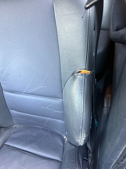 BMW 320i 4 of 4