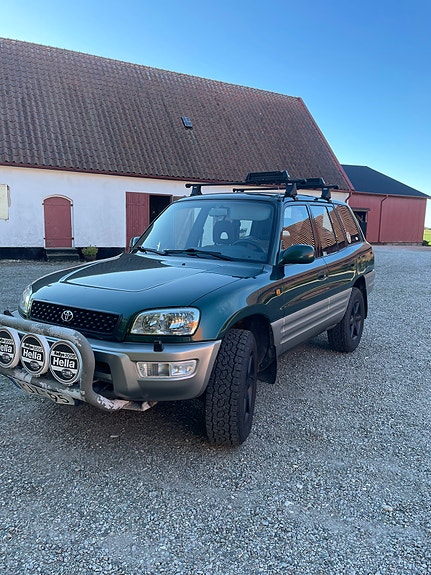 Toyota RAV4 2 of 9