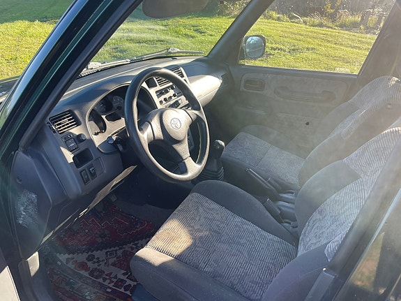 Toyota RAV4 8 of 9