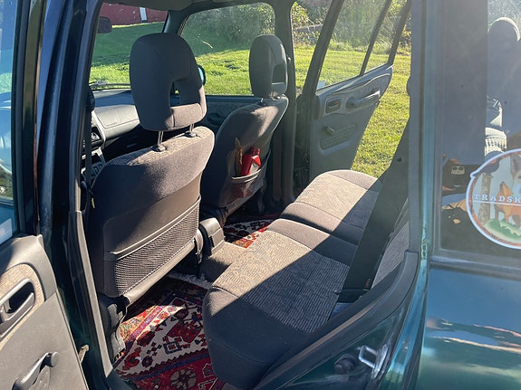 Toyota RAV4 9 of 9